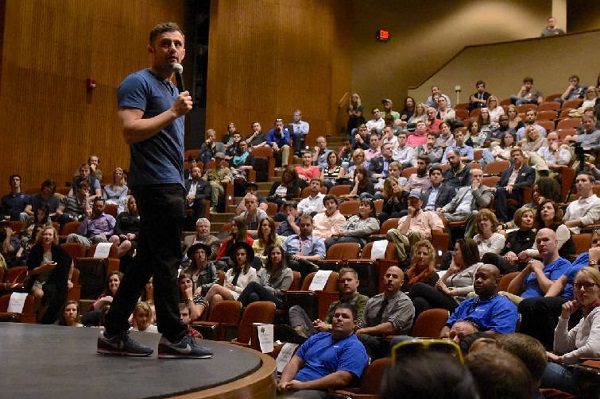 Gary-Vaynerchuk-speaking